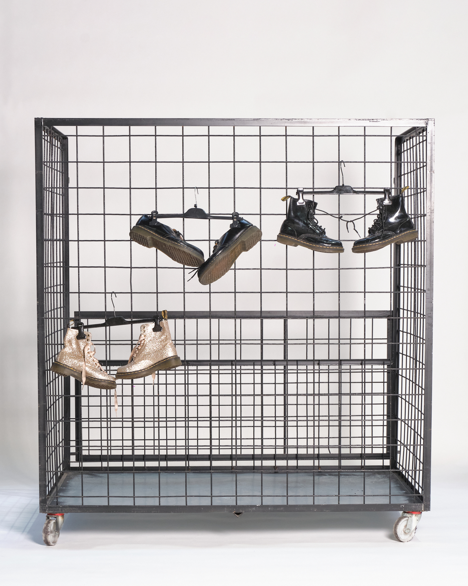 DR. MARTENS BOOTS